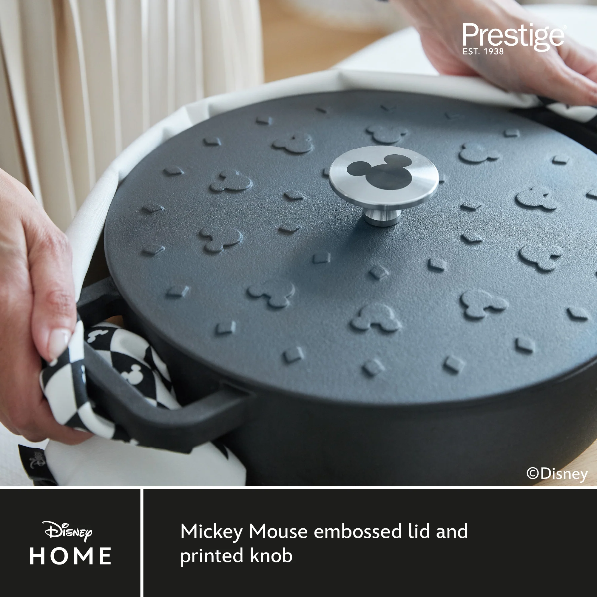 Disney Monochrome Mickey Mouse Cast Iron Shallow Casserole with Lid - 2.8L/24cm - Image 5
