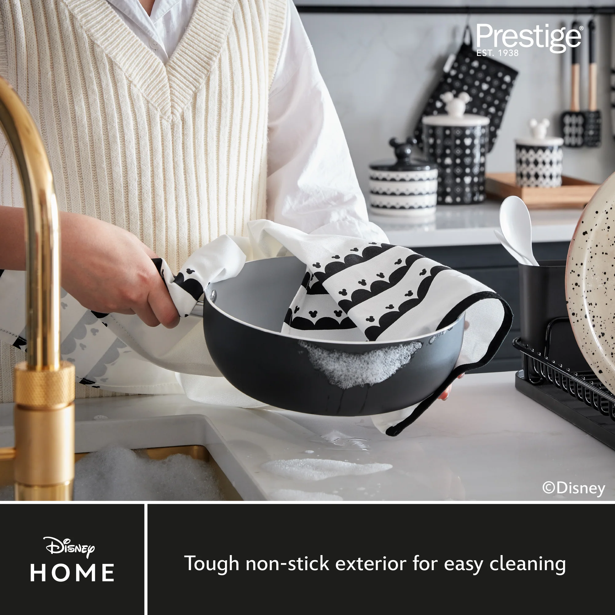 Disney Monochrome: Ceramic Non-Stick Pan Set - 5 Pieces & FREE Apron - Image 4